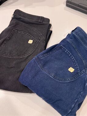 Freddy 2 buttons mid rise in Black and Dark Blue